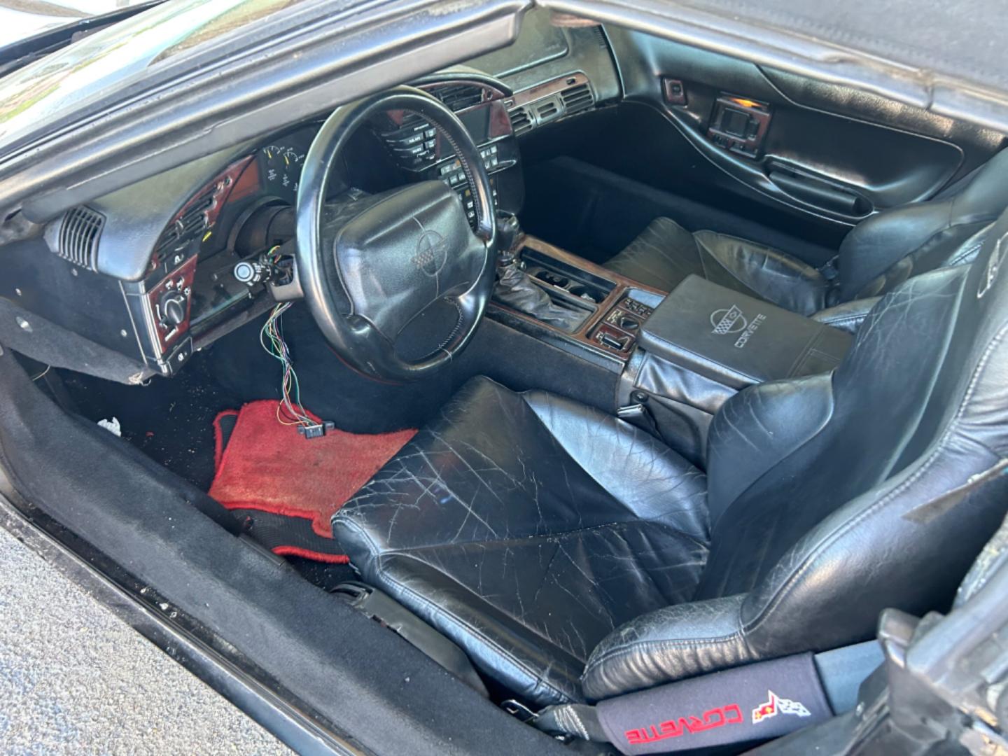 1994 Black /Black Chevrolet Corvette Convertible (1G1YY32P6R5) with an 5.7L V8 OHV 12V engine, 5SPD transmission, located at 1687 Business 35 S, New Braunfels, TX, 78130, (830) 625-7159, 29.655487, -98.051491 - Photo#8